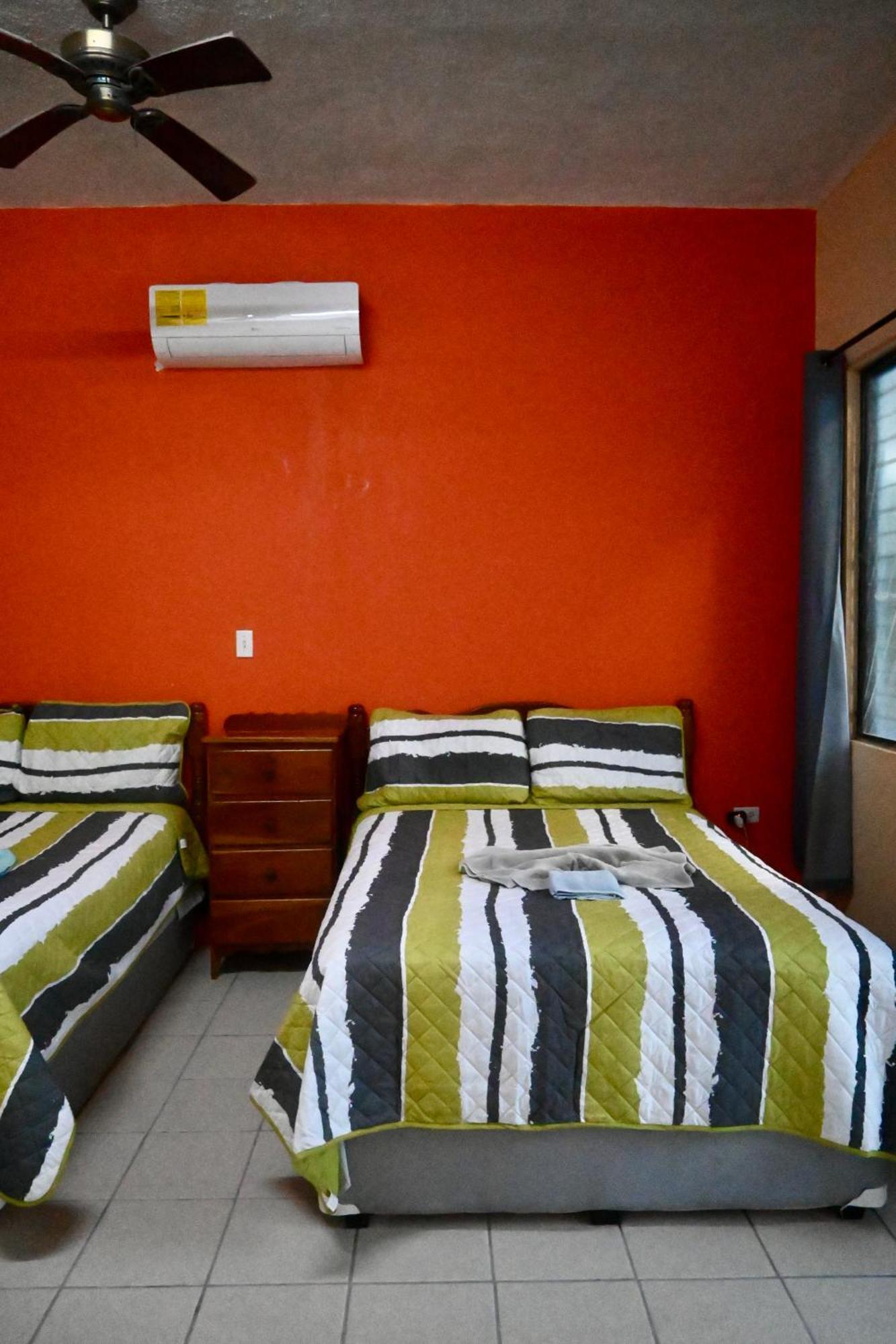 Anchorage Beach Resort Кайе Колкер Екстериор снимка