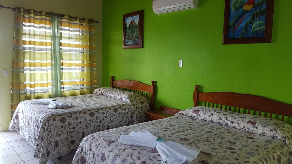 Anchorage Beach Resort Кайе Колкер Екстериор снимка