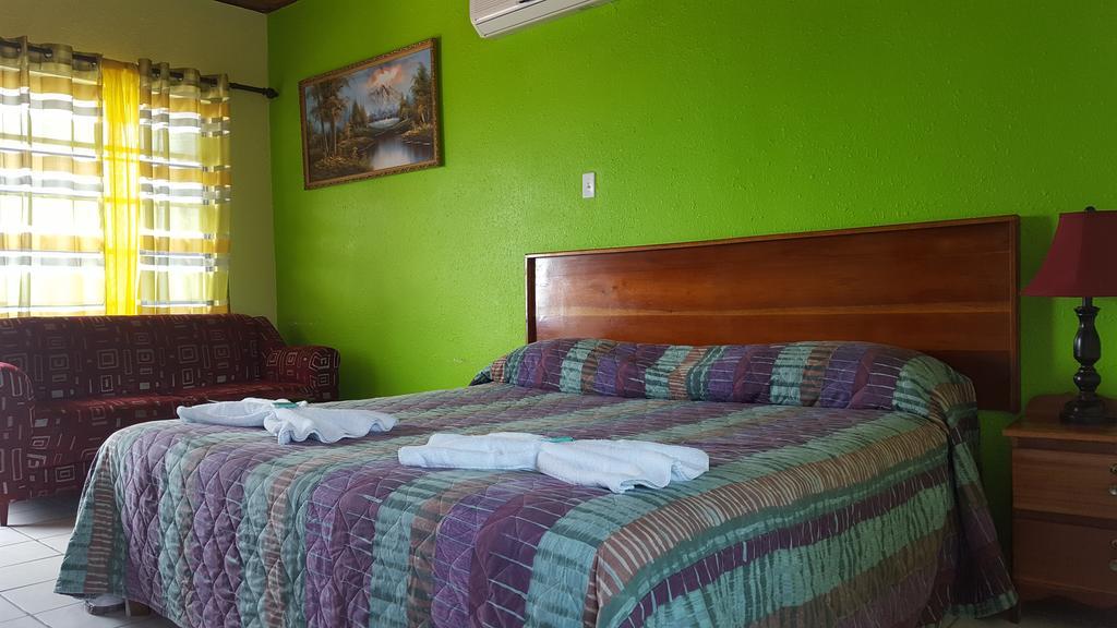 Anchorage Beach Resort Кайе Колкер Екстериор снимка